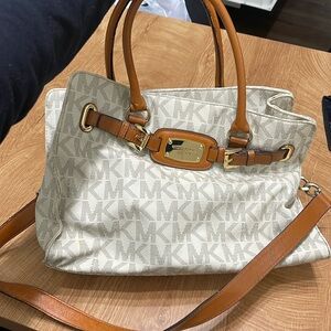 Michael Kors cross/body purse!